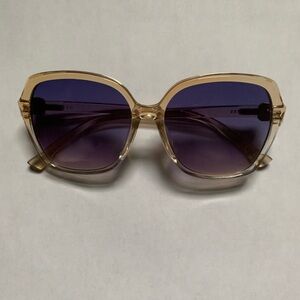 Guess GF 0425 Sunglasses with Purple Gradient Lenses
